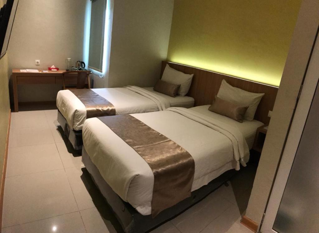 Deli Hotel Медан Екстериор снимка