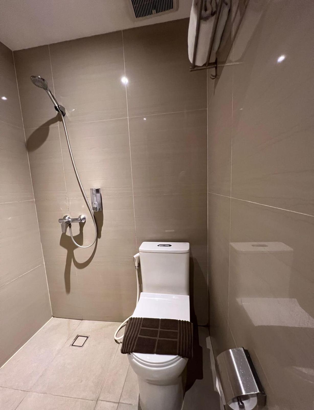 Deli Hotel Медан Екстериор снимка