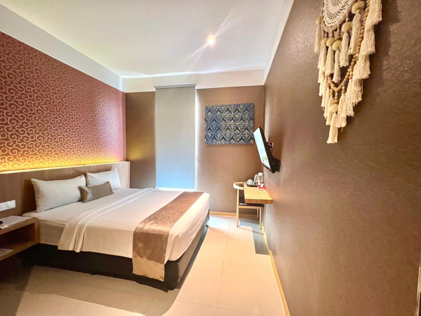 Deli Hotel Медан Екстериор снимка