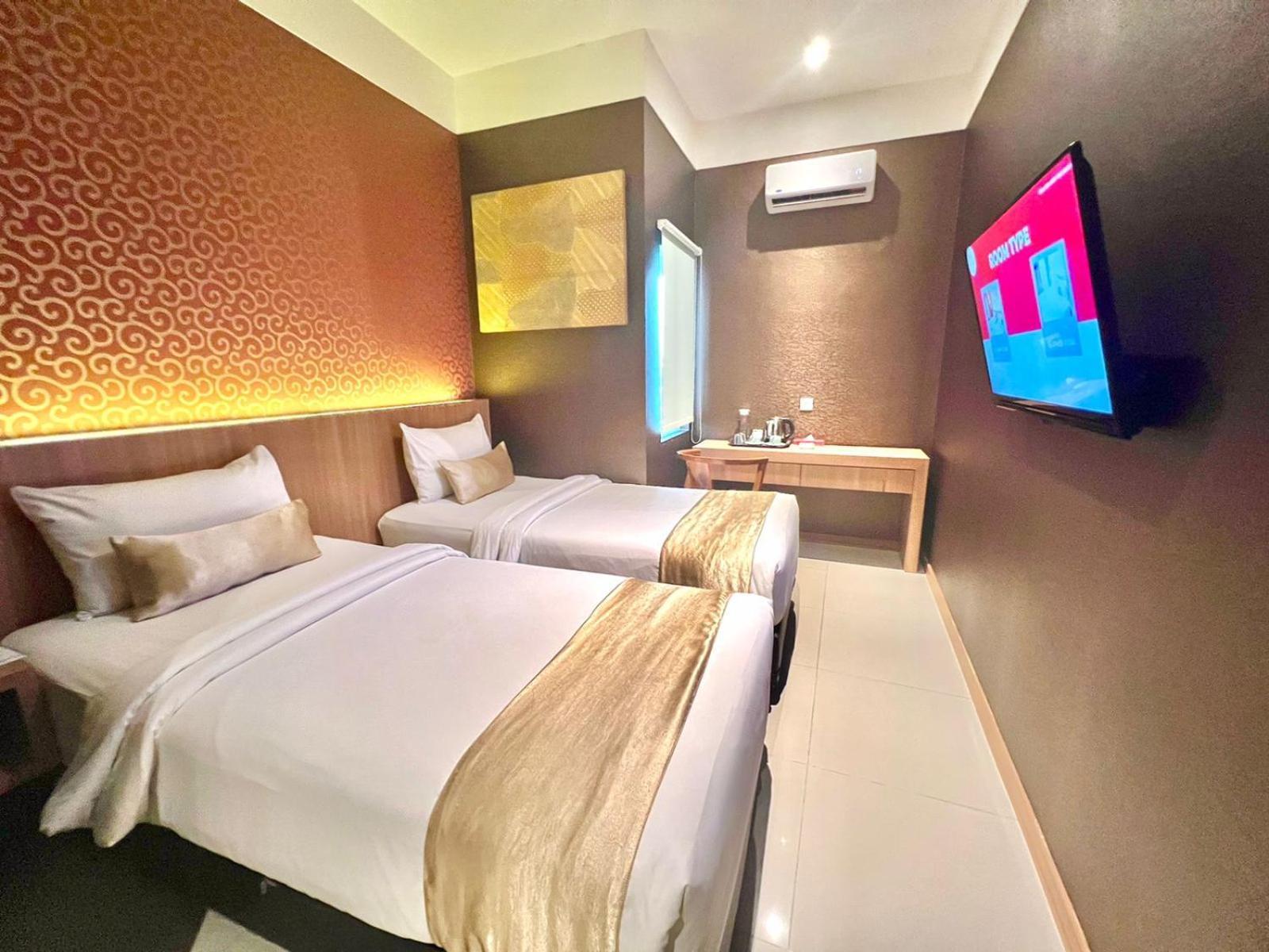 Deli Hotel Медан Екстериор снимка