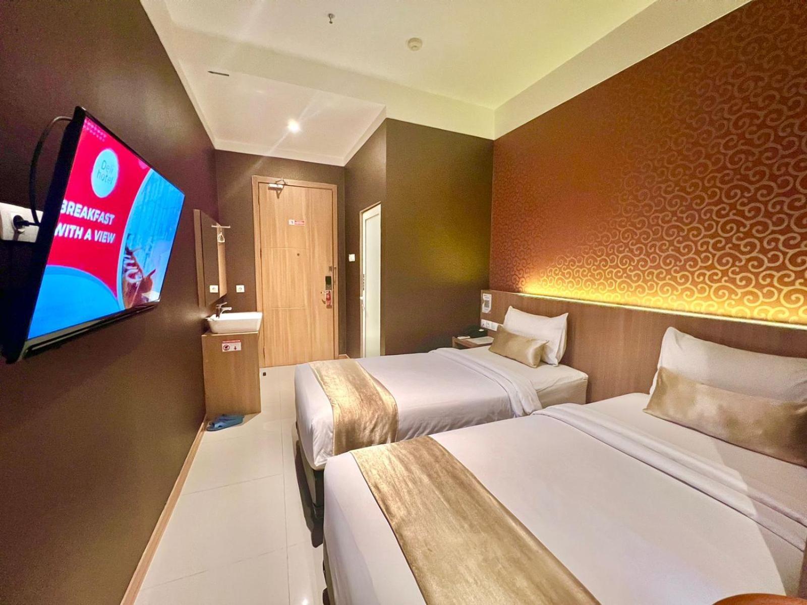 Deli Hotel Медан Екстериор снимка