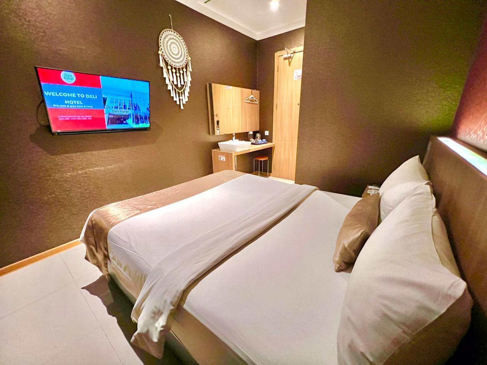 Deli Hotel Медан Екстериор снимка