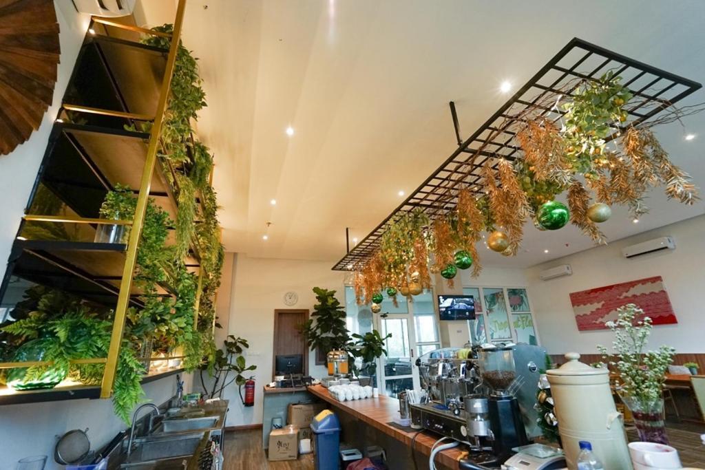 Deli Hotel Медан Екстериор снимка