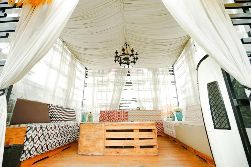 Deli Hotel Медан Екстериор снимка